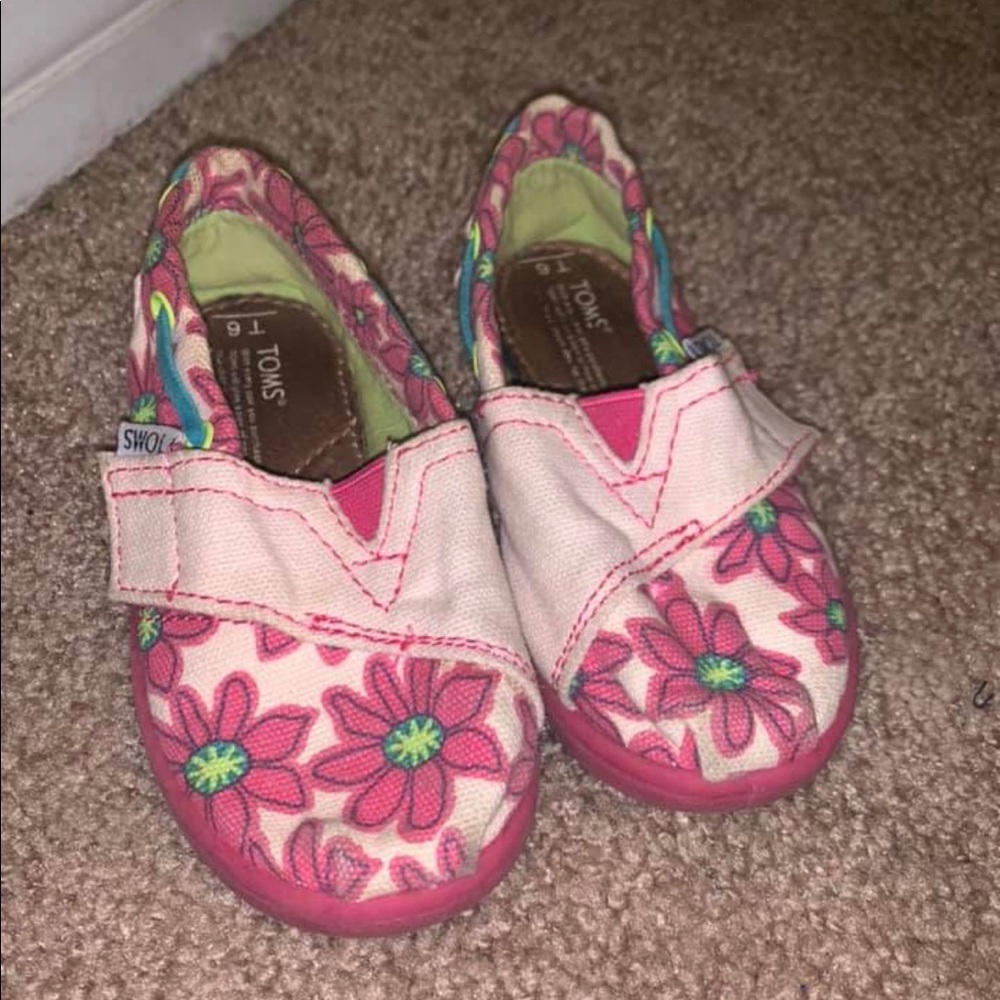 Pink toms